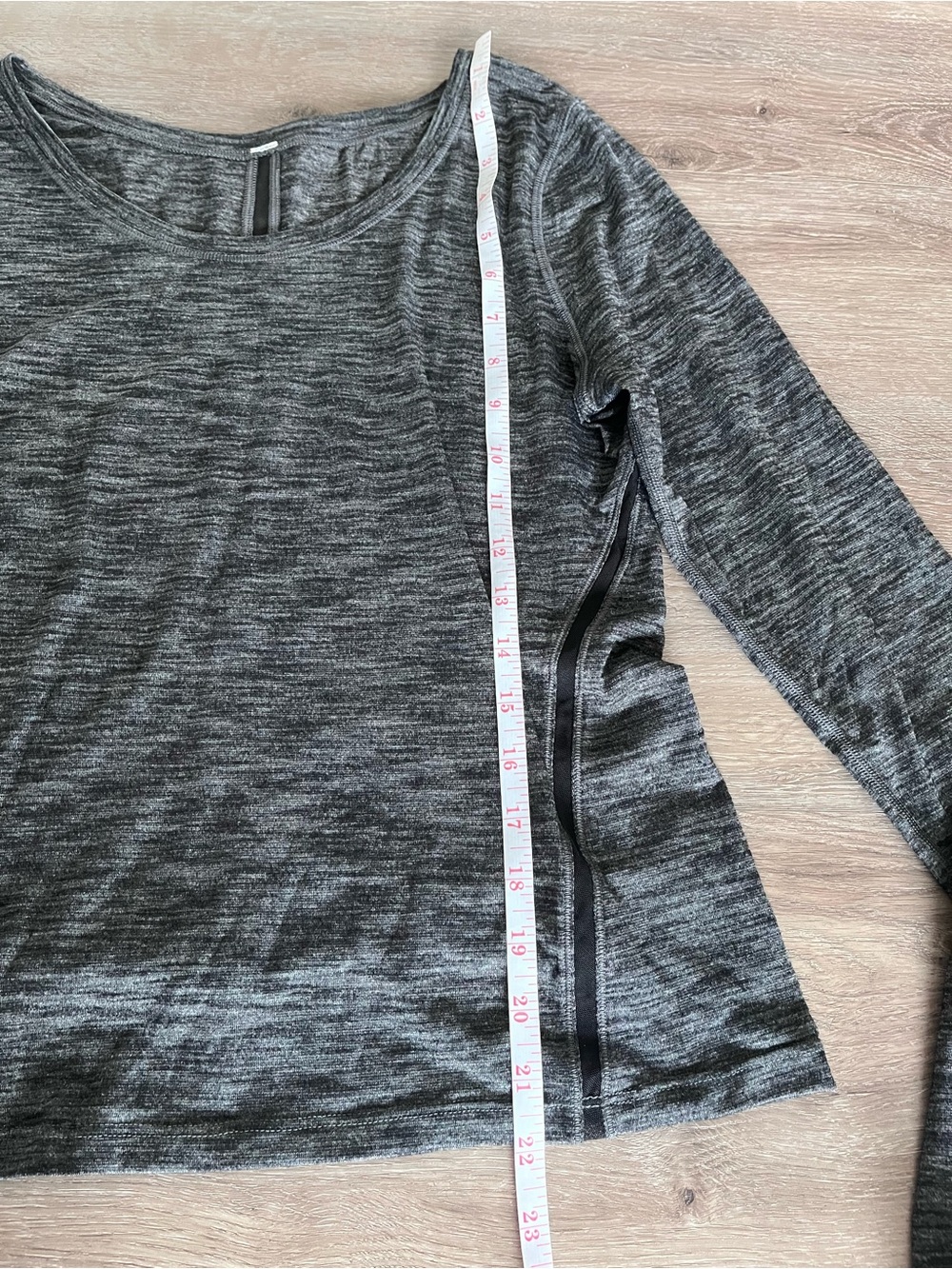 Lululemon Women's Long Sleeve Heathered Gray Top - Picture 2 of 7